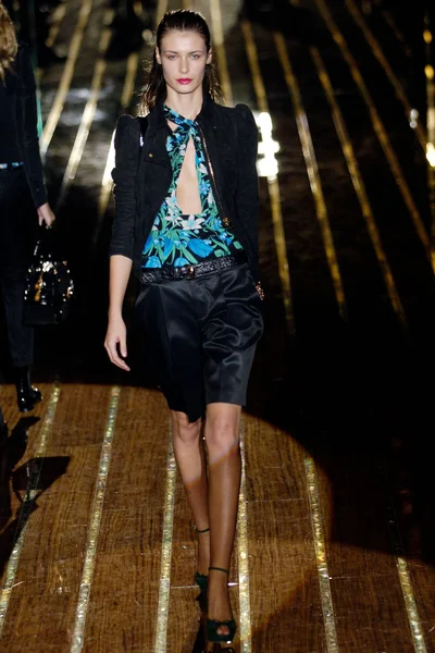 Look 10